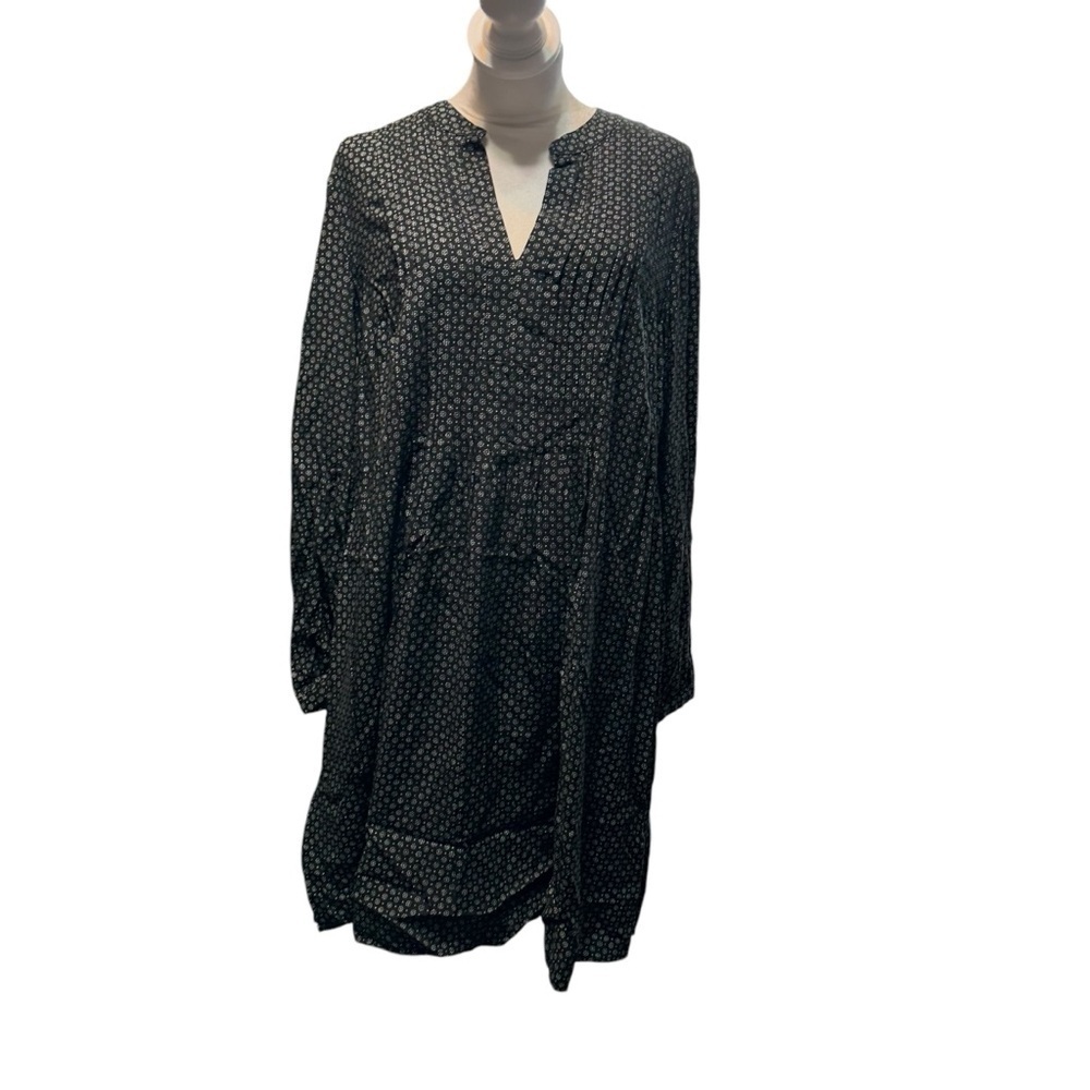 Old Navy women's size medium black with white design long sleeve midi dress